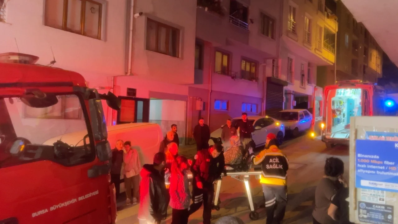 Bursa'da panik! Asansör boşluğundan çıkan yoğun duman korkuttu