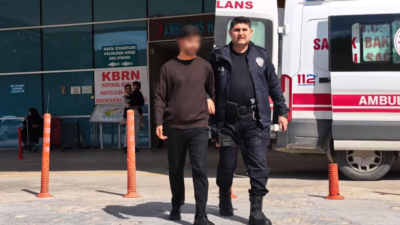Bursa'da okula belinde tabancayla girdi!