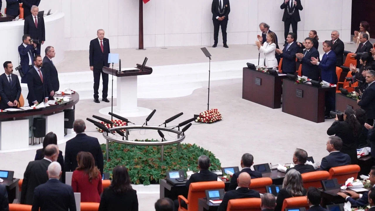 TBMM'de yeni yasama yılı başladı: Cumhurbaşkanı Erdoğan kürsüye geldi, YENİ Parti salonu terk etti