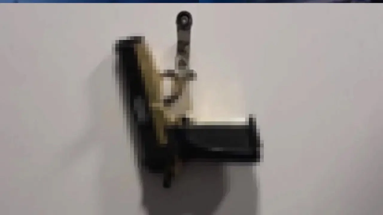 Okul tuvaletinde tabanca bulundu: Silah müdür yardımcısına ait çıktı
