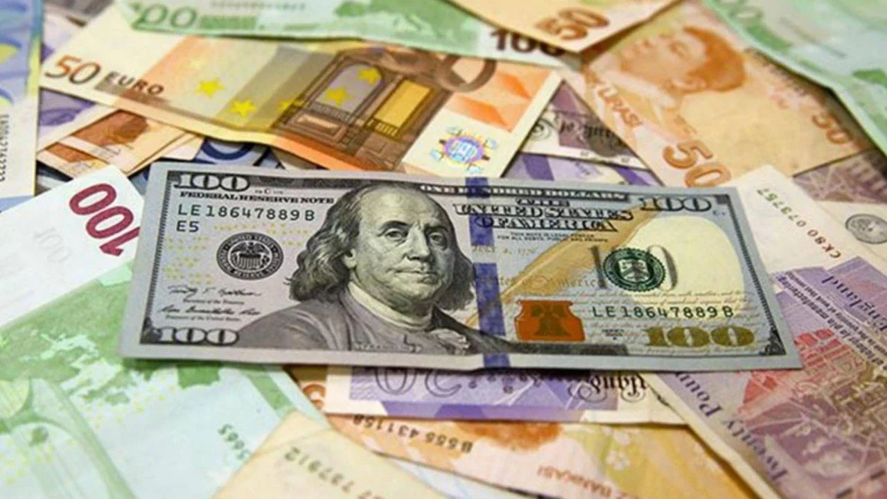 Döviz piyasasında dolar yükseldi, euro düştü