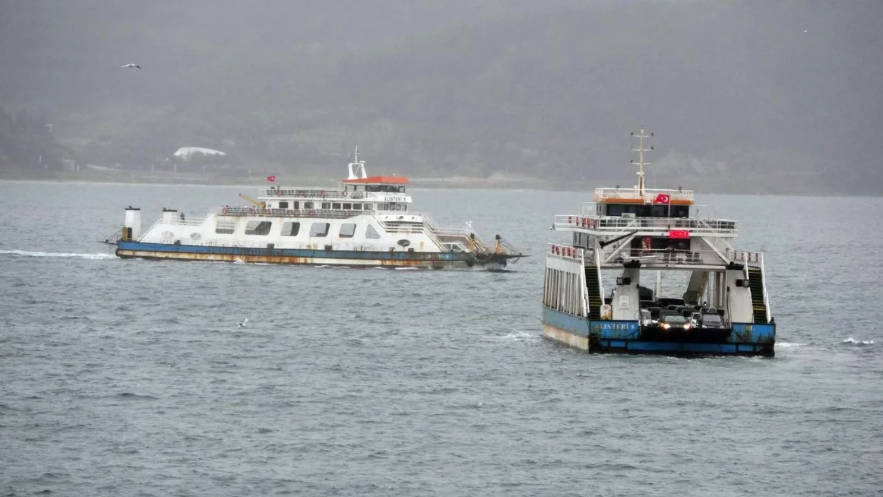 Bozcaada ve Gökçeada feribot seferlerine hava engeli