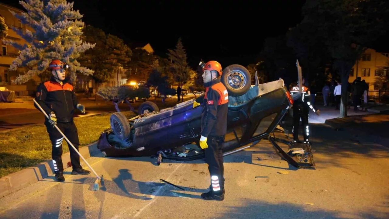 Nevşehir'de yarış yaptıkları iddia edilen iki otomobil kazaya karıştı: 6 yaralı