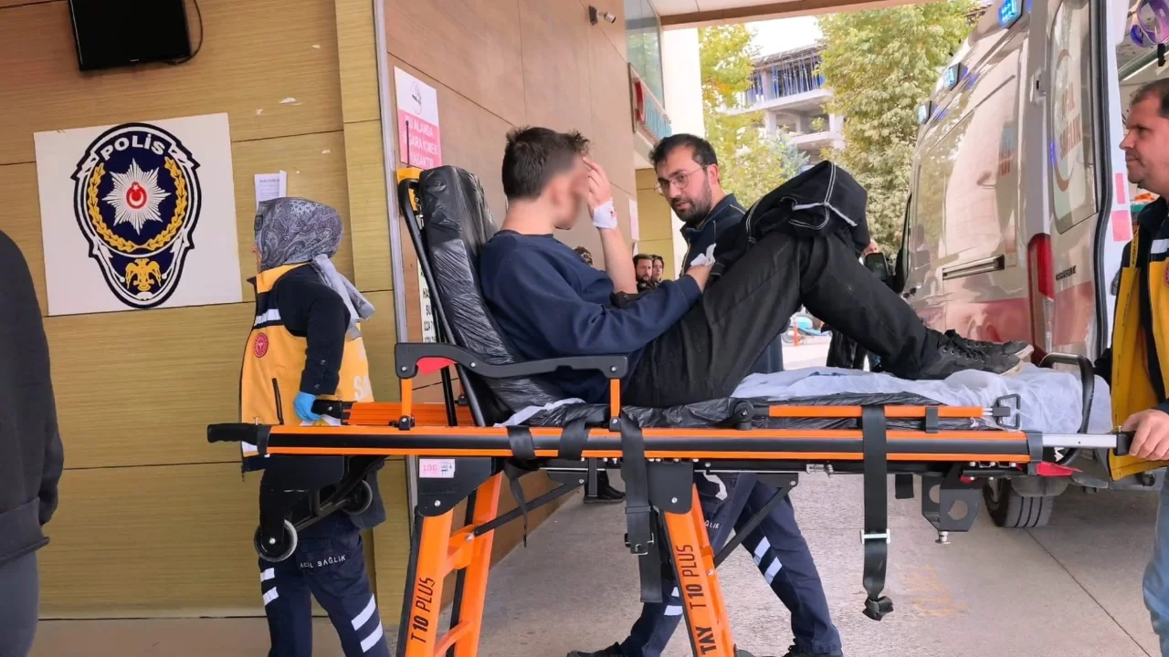 Bursa'da motosikletini tamir eden adamın parmağı koptu