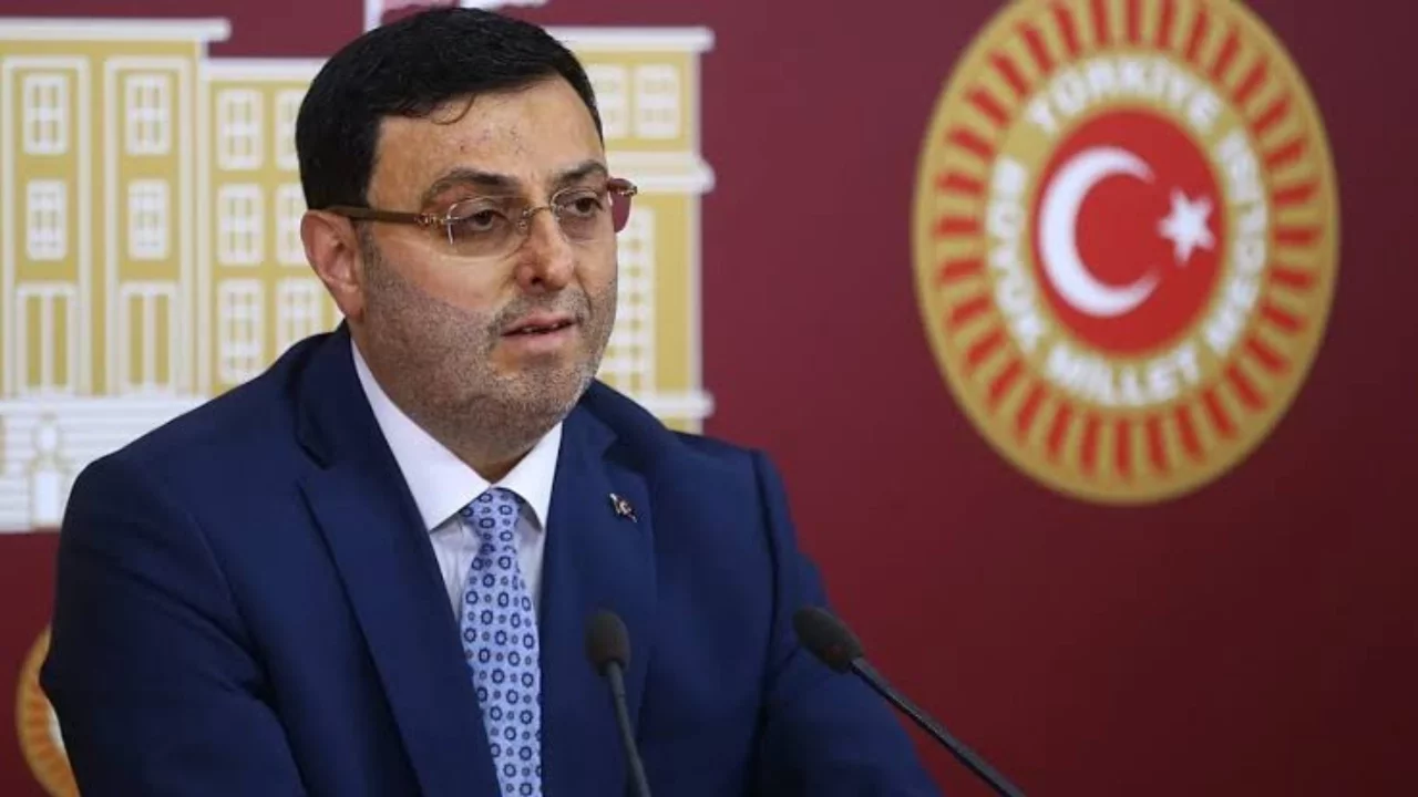 AK Partili Serkan Bayram'dan partisine 'fon vurgunu' çıkışı: 'Fatma Betül yesin diye mi?'