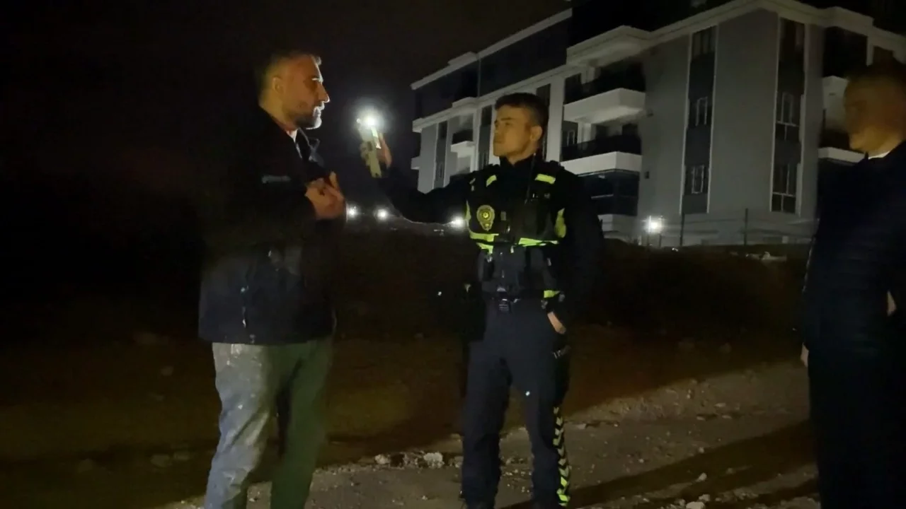 Bursa'da polisten kaçan alkollü sürücü inşaata saklandı! "Bu arabayı cinler mi sürüyor?"