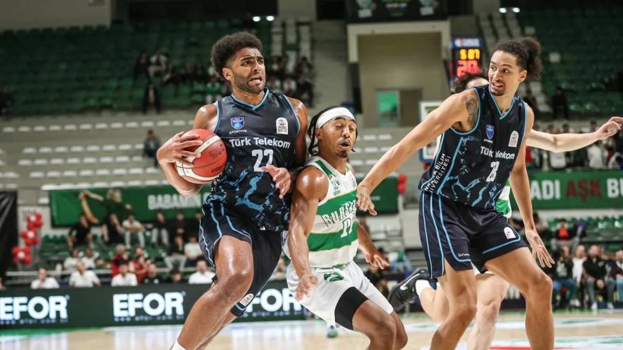 Türk Telekom, Bursaspor Basketbol'u yendi