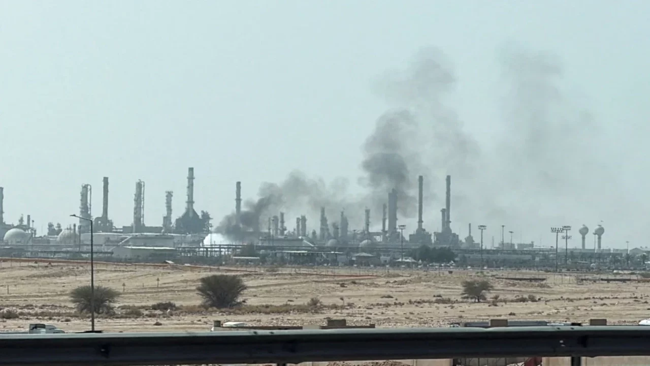 Husiler duyurdu: Riyad'da Aramco'yu füze ve İHA'larla hedef aldık