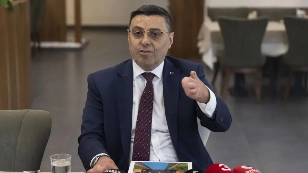AK Parti'li Serkan Bayram'dan 'fon' tepkisi sonrası geri adım: Cumhurbaşkanı Erdoğan'dan helallik...