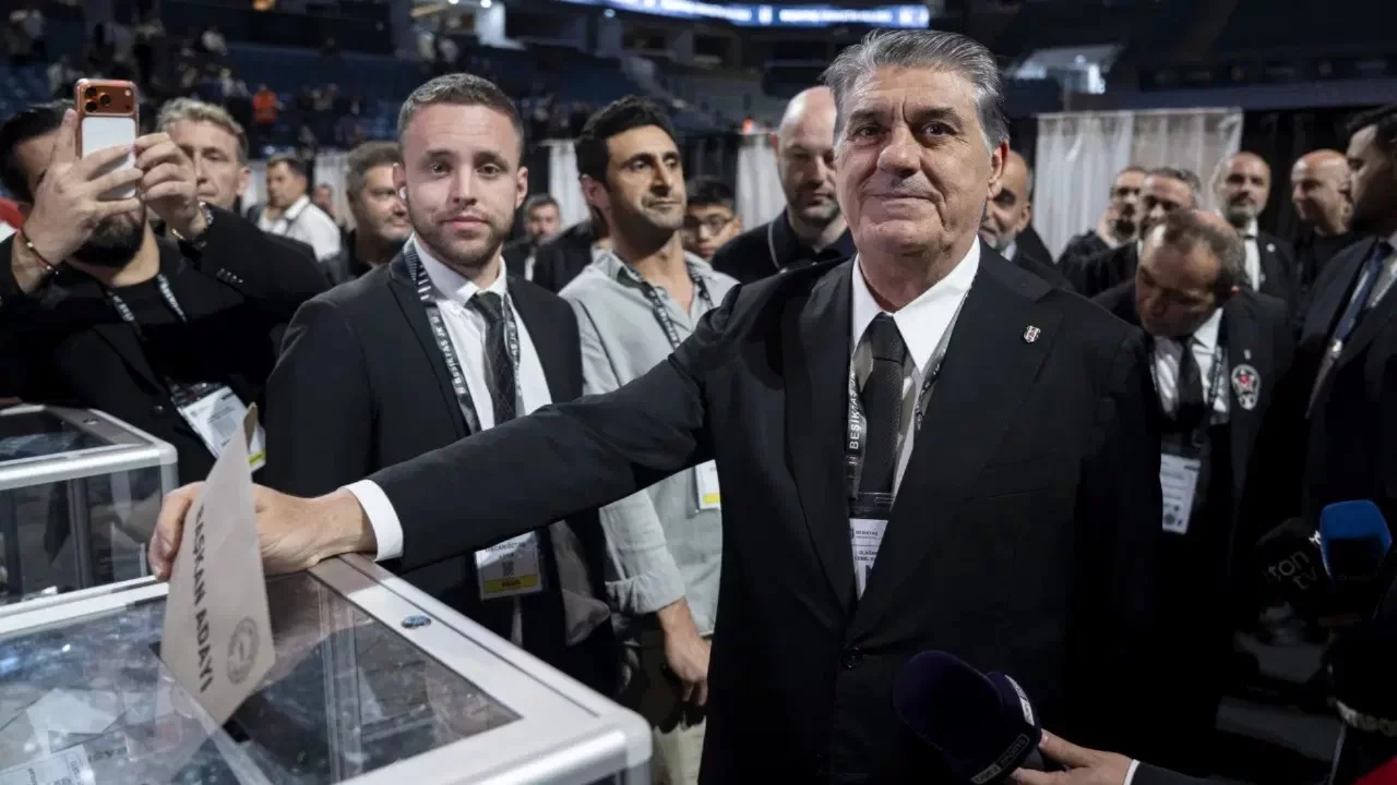 Beşiktaş'ta Serdal Adalı yeniden başkan seçildi!