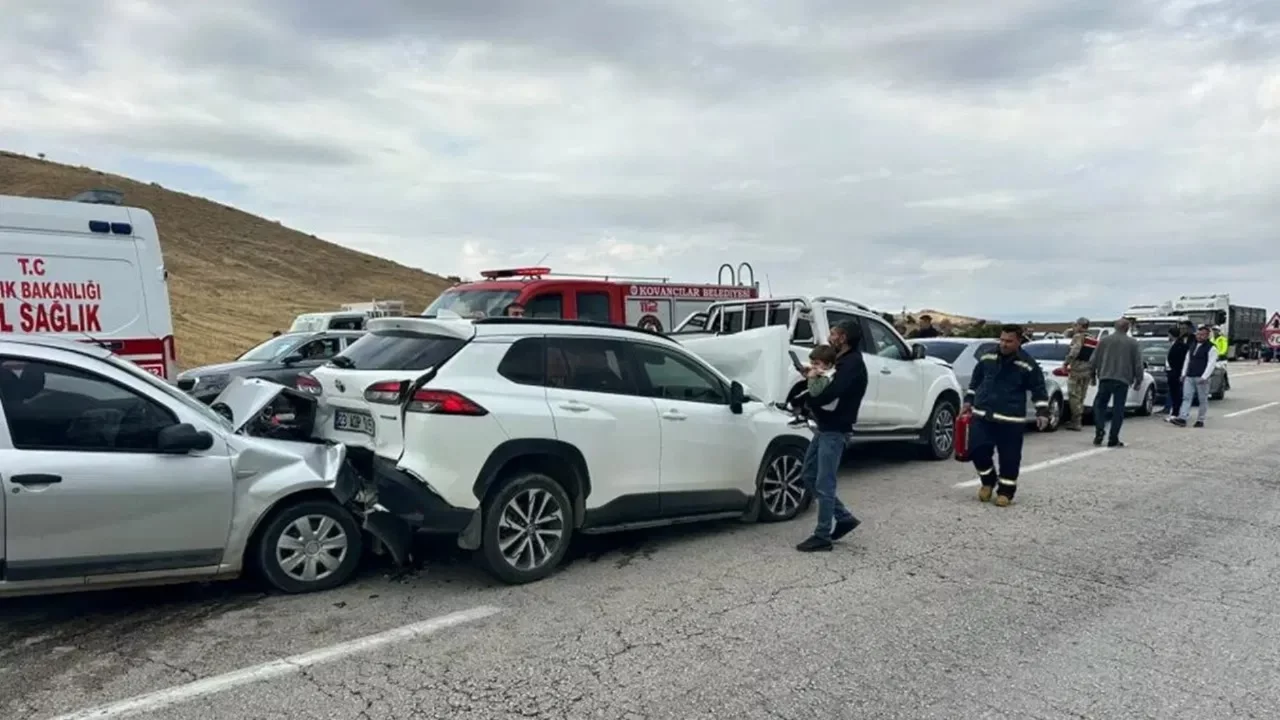 AK Parti'ye geçen başkanın konvoyunda kaza
