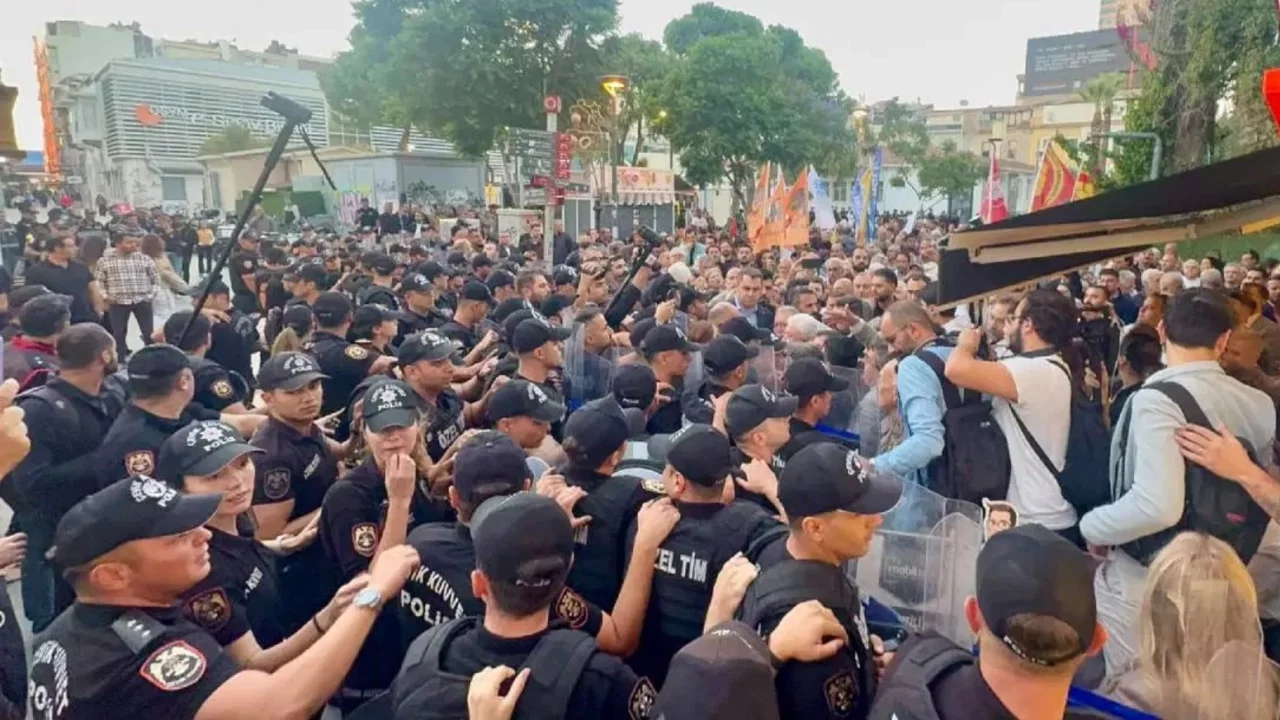 Cemil Tugay'ın AK Parti'ye geçeceği iddiası ayağa kaldırdı: İzmirlilere polis engeli
