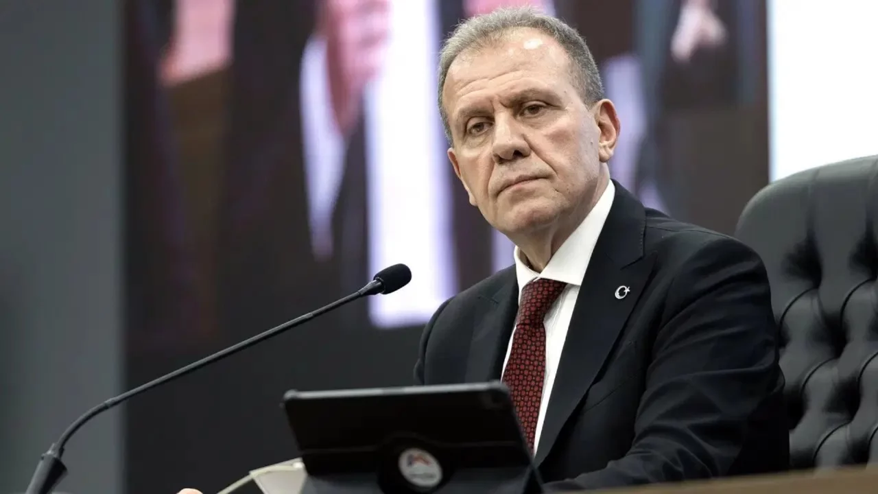 Mersin Büyükşehir Belediye Başkanı Vahap Seçer'in de aralarında olduğu 3 belediye başkanı için tu...