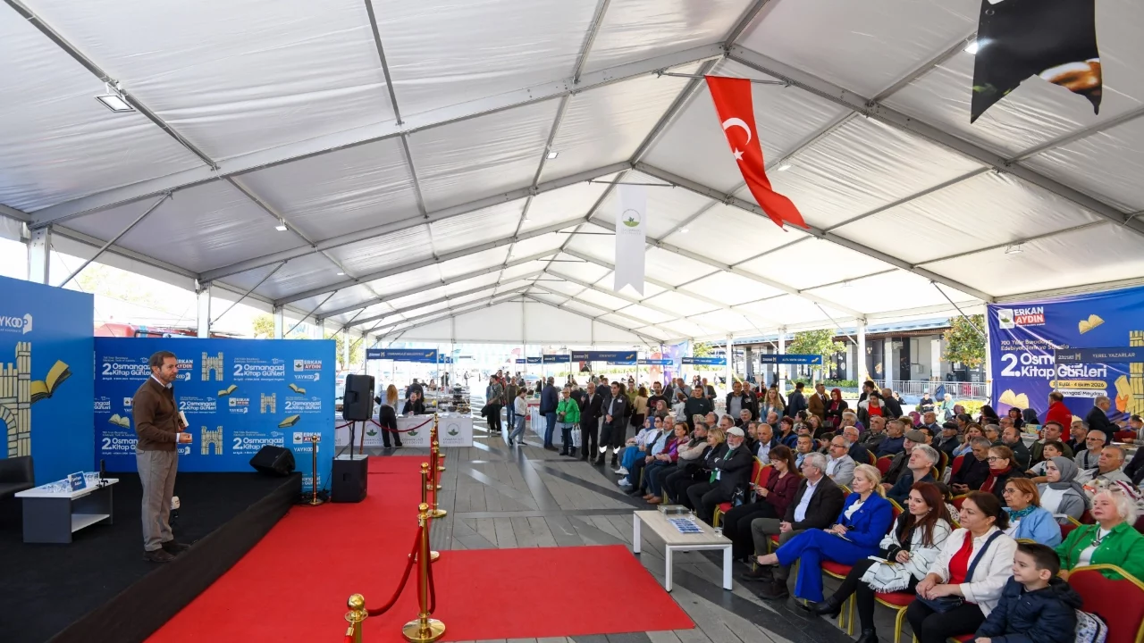 Edebiyatın kalbi Osmangazi Meydanı'nda attı