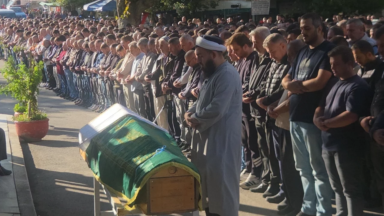 Bursa'da iş kazasında hayatını kaybeden genç işçi toprağa verildi