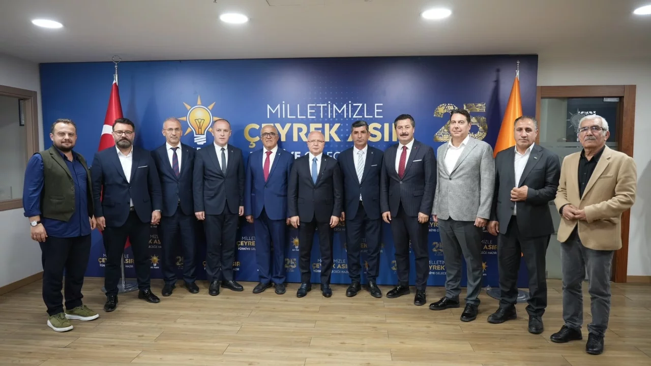 Bursa Yenişehir'de iki meclis üyesi daha AK Parti'ye katıldı