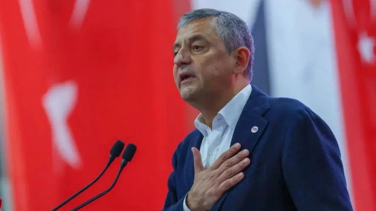 Özgür Özel YENİ Parti grup toplantısında konuşuyor