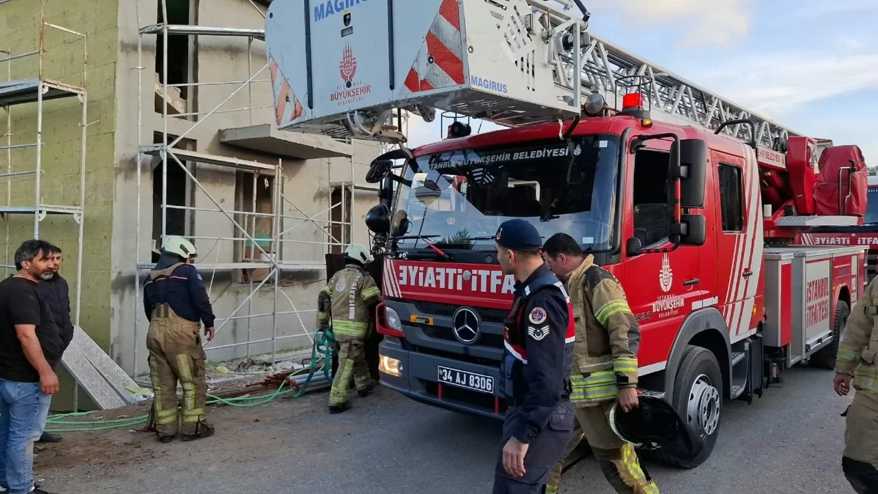 İstanbul'da inşaat işçisi toprak altında kaldı: 1 yaralı