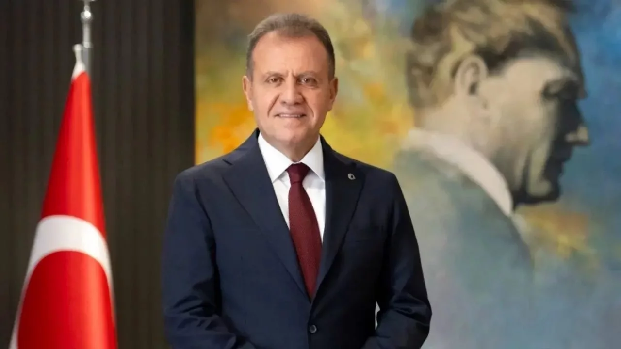 Tutuklanan Mersin Büyükşehir Belediye Başkanı Vahap Seçer'den ilk mesaj: Başımız dik, vicdanımız ...