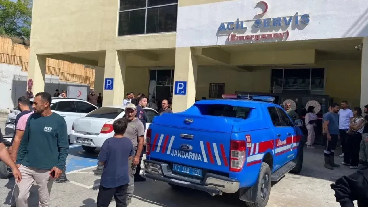 İş makinesine sıkışan 15 yaşındaki çocuk ağır yaralandı