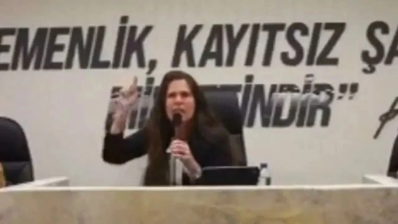 Çeşme Belediye Meclisi'nde tansiyon yükseldi: Lal Denizli ile butlancı Eda Tavaz karşı karşıya geldi