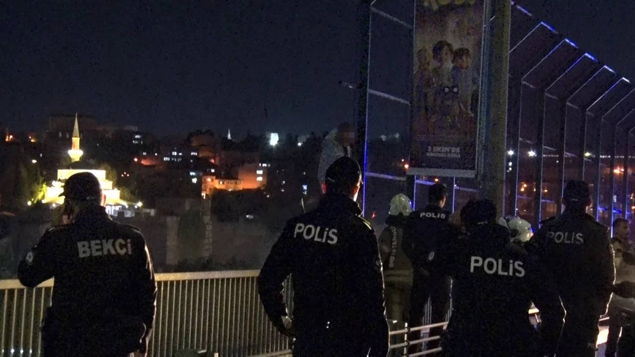 Haliç Köprüsü'nde intihar girişimi