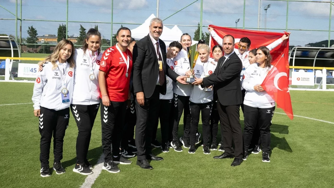Görme Engelli Kadın Milli Futbol Takımı tarih yazarak namağlup Avrupa şampiyonu oldu