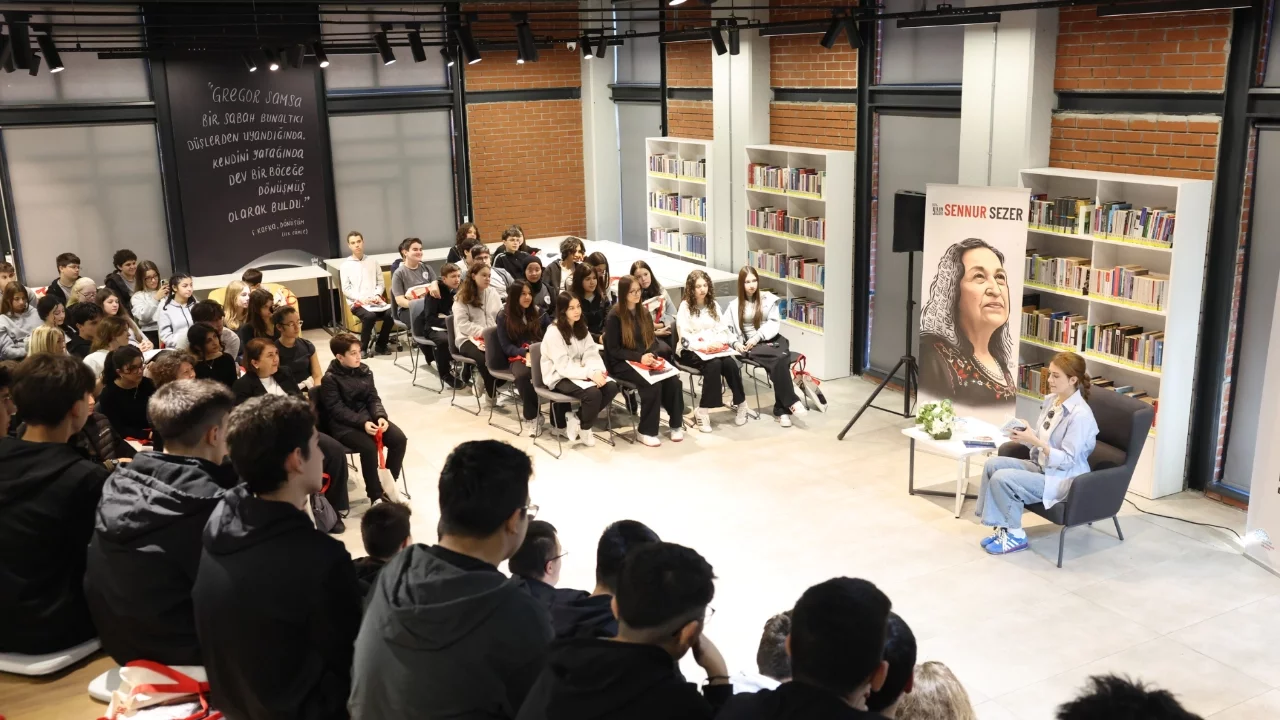 Oyuncu Elit Andaç Çam Nilüfer'de gençler ve işçilerle bir araya geldi