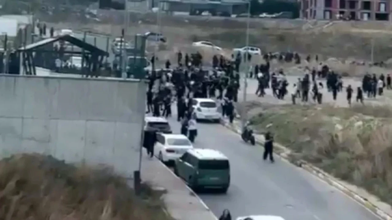 İstanbul Esenyurt'ta lisede arasında bıçaklı kavga: 2 öğrenci yaralı