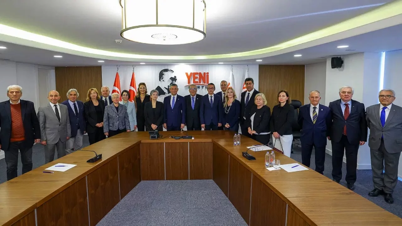 Özgür Özel, Sosyal Demokrasi Derneği heyetiyle görüştü