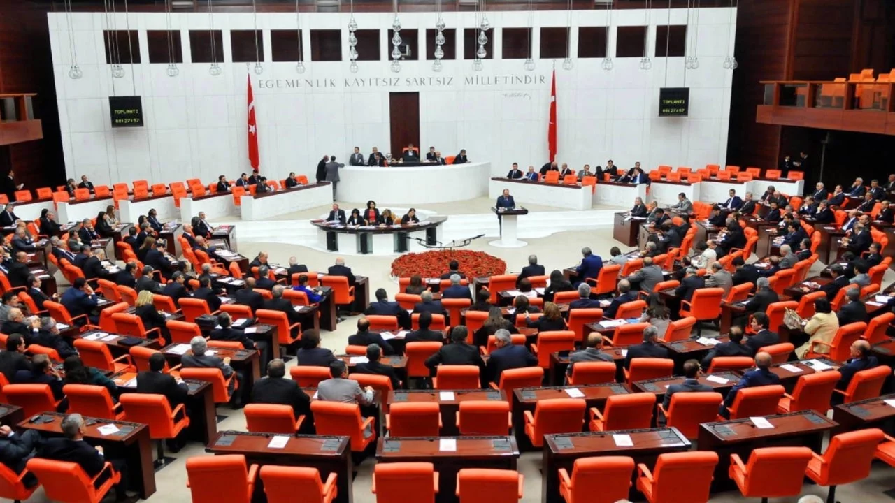 AK Parti'den fon soruşturması açıklaması: 'Araştırma komisyonu şimdi değil ileride kurulabilir'