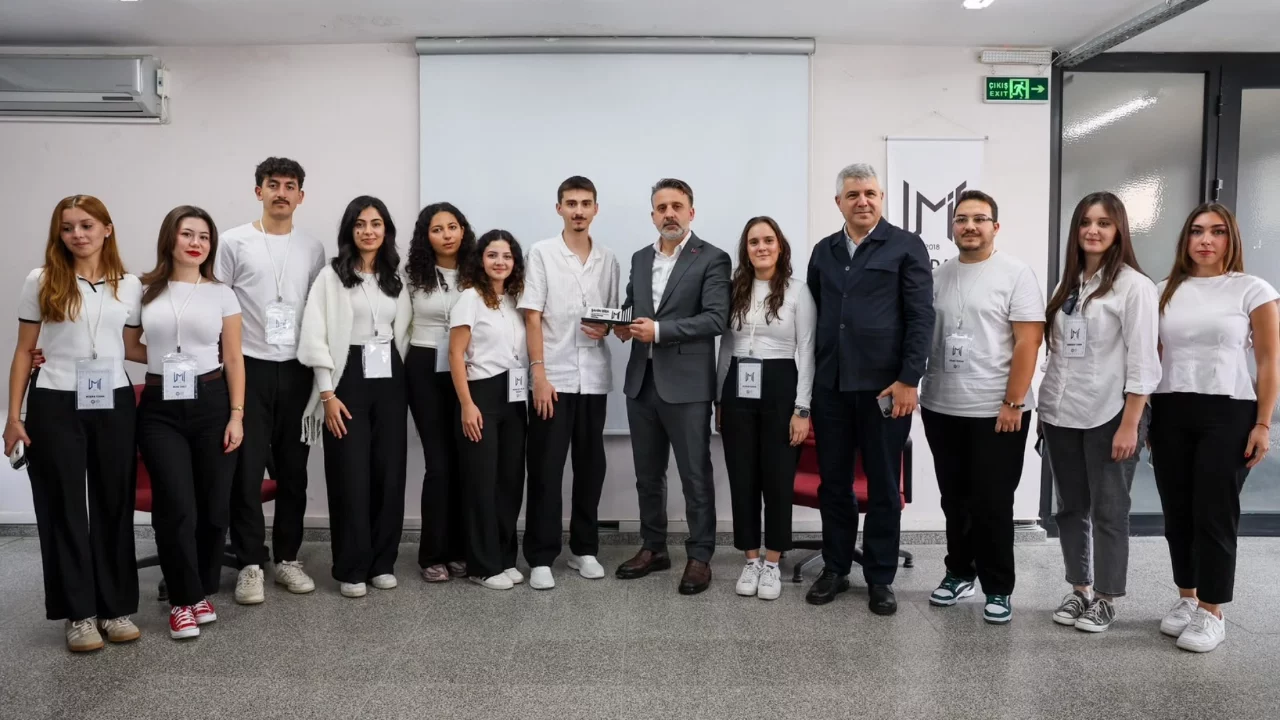 Bursa Büyükşehir Başkan Vekili Biba'dan gençlere: "Önünüz aydınlık"
