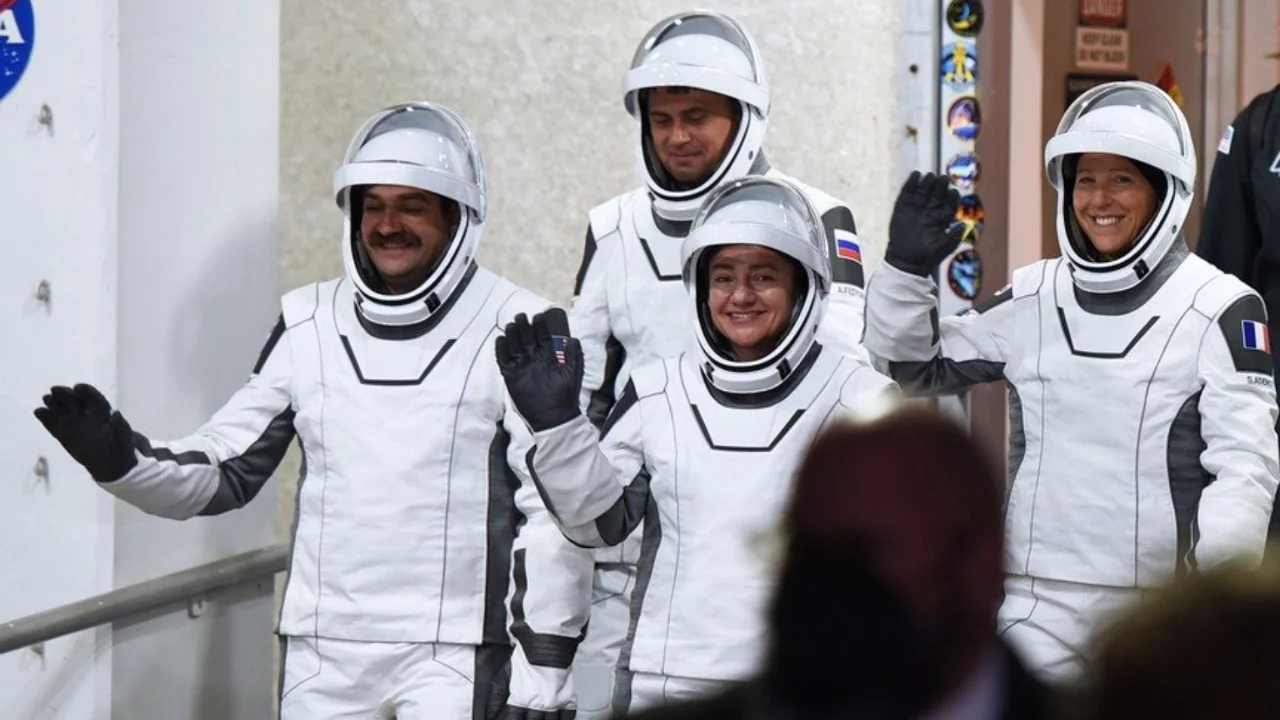 Uluslararası Uzay İstasyonu'nda görevini tamamlayan 4 astronot Dünya'ya döndü