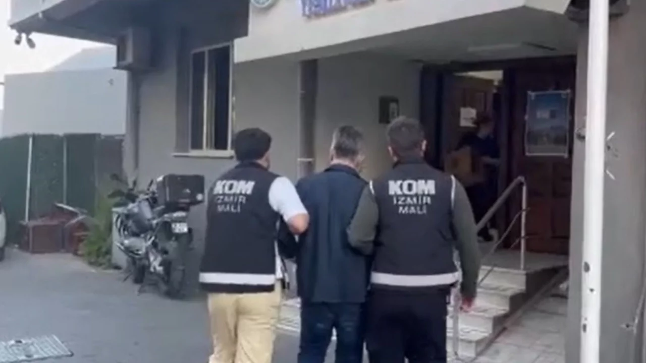 Bayraklı Belediyesi operasyonunda, eski başkan Sandal dahil 43 şüpheli adliyede