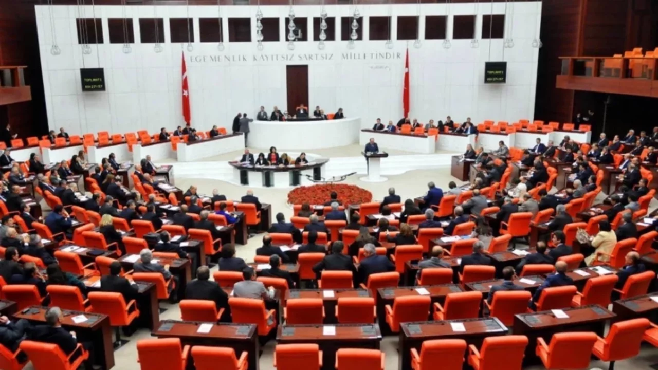 AK Parti'den fon düzenlemesi: Kanun teklifi Meclis'e sunuldu