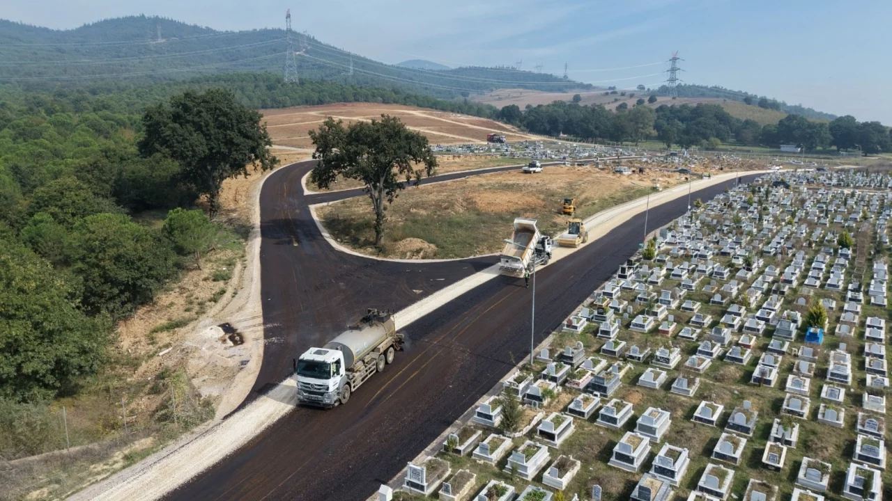 Bursa Büyükşehir, Erdoğanköy Kent Mezarlığı'nın yollarını yeniledi