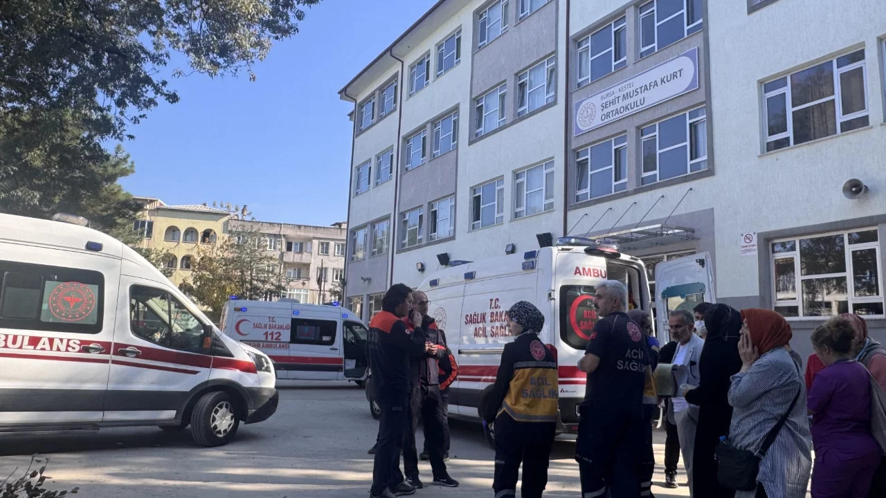 Bursa'da okulda koku alarmı! Öğrenciler tahliye edildi