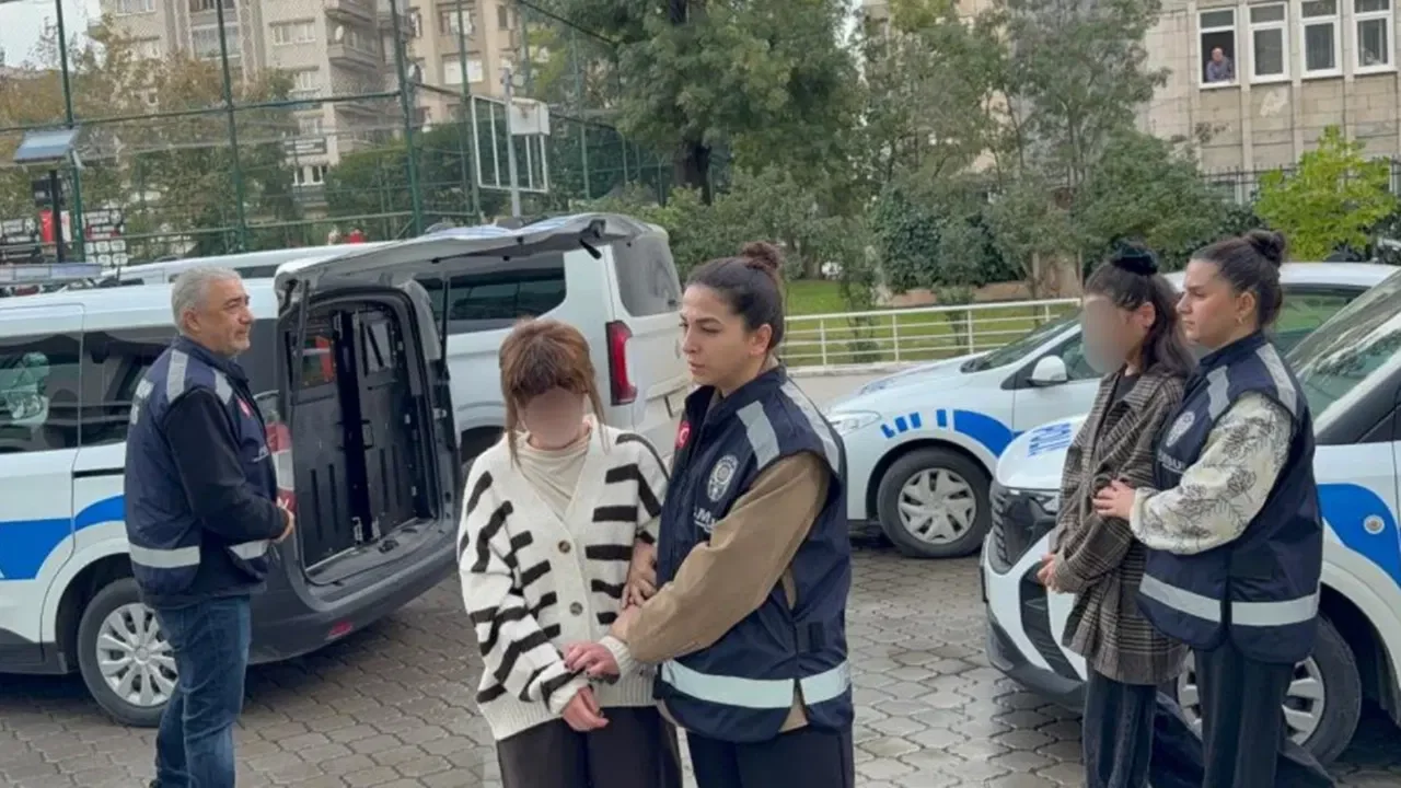 Caddede gördükleri kadını darbettiler: 3 kız kardeş gözaltına alındı
