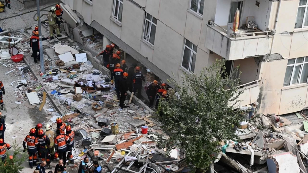 Maltepe'de çöken binaya ilişkin 2 kişi tutuklandı!