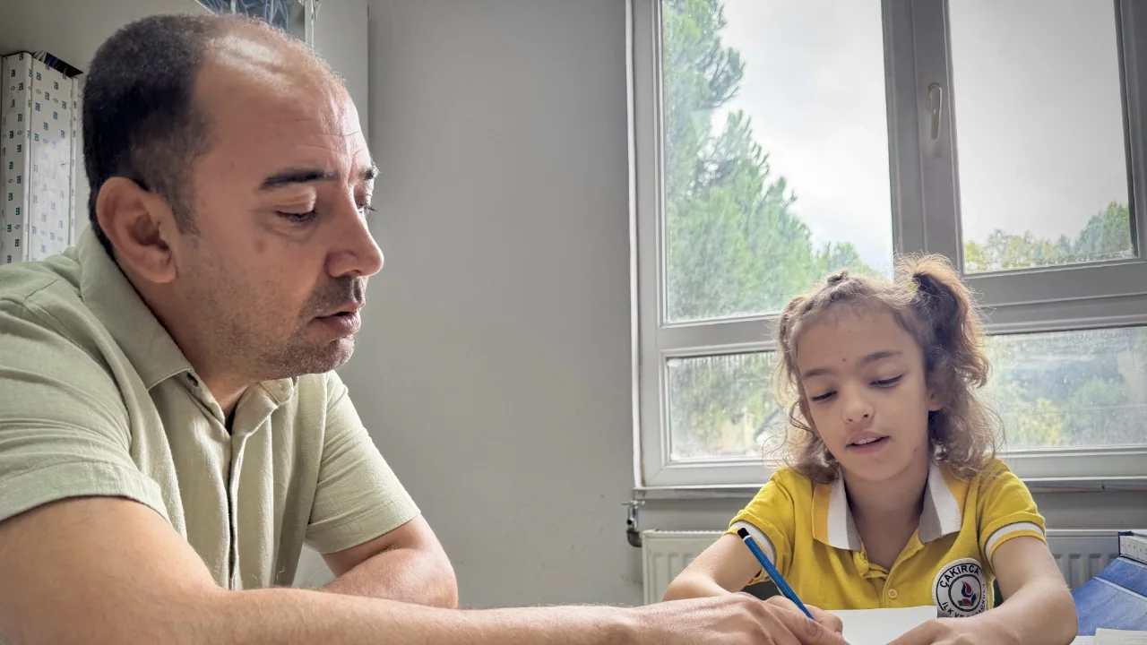 Kızının otizm sürecinden yola çıkan rehber öğretmen Bursa'da ailelere gönüllü destek veriyor