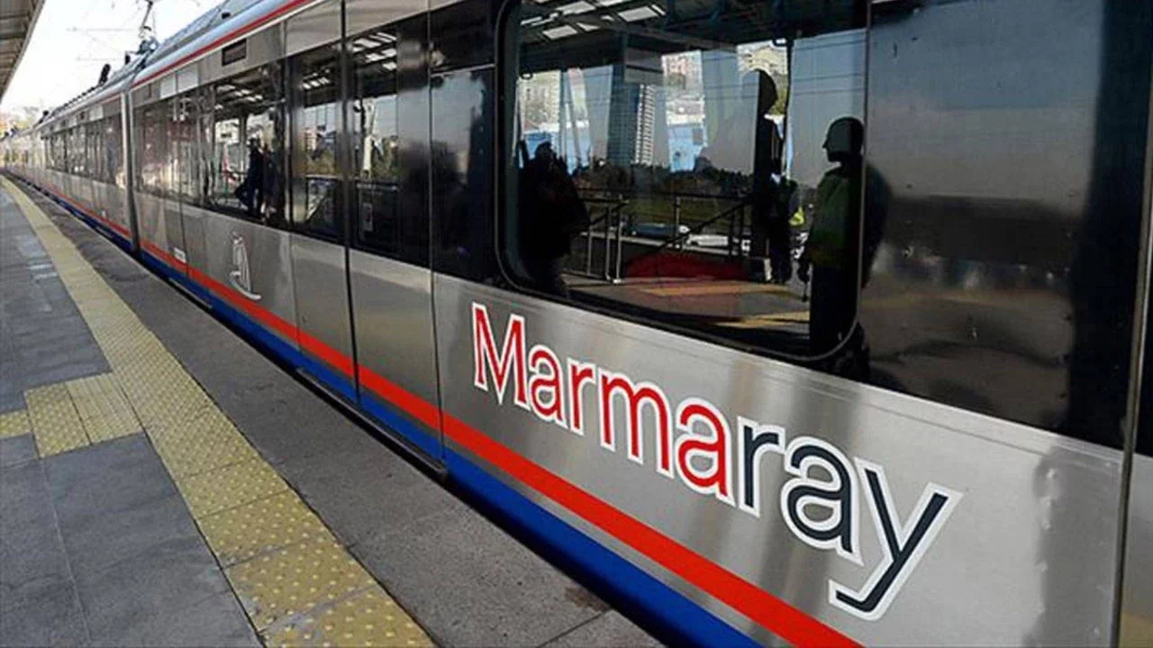 Marmaray'da bir kişi intihar etti