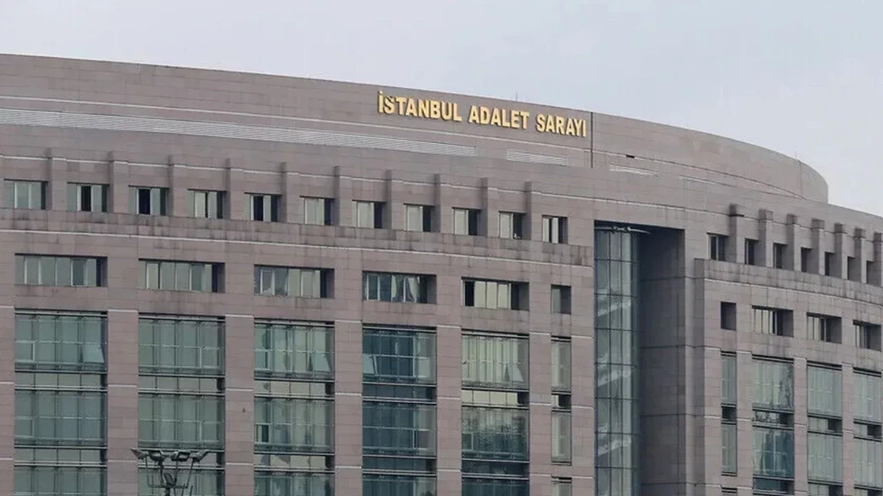 Gazeteciler İsmail Saymaz ve Murat Ağırel adli kontrol talebiyle hakimliğe sevk edildi