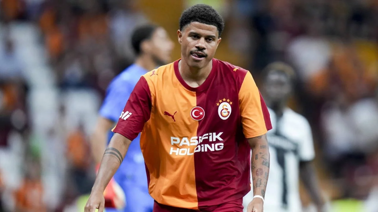 Galatasaraylı yıldıza RAMS Park'ta protesto