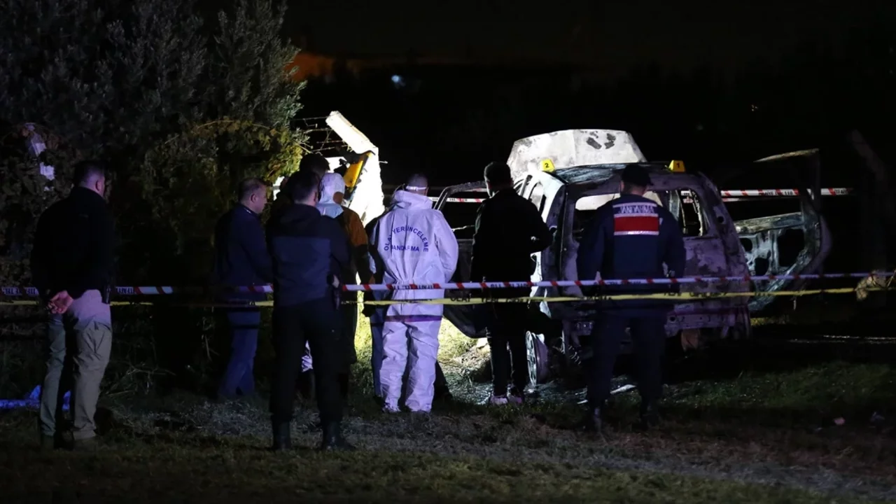 Manisa'da dehşet! Yanan otomobilden ceset çıktı