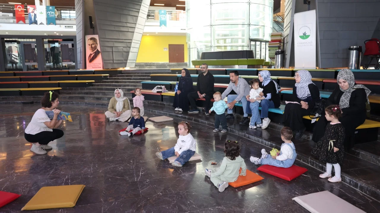 Osmangazi'de ebeveynler çocuklarıyla kitap okumanın yollarını öğreniyor