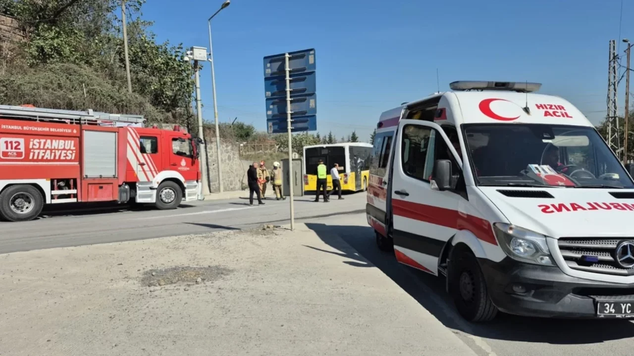 İETT otobüsü istinat duvarına çarptı: Yaralılar var