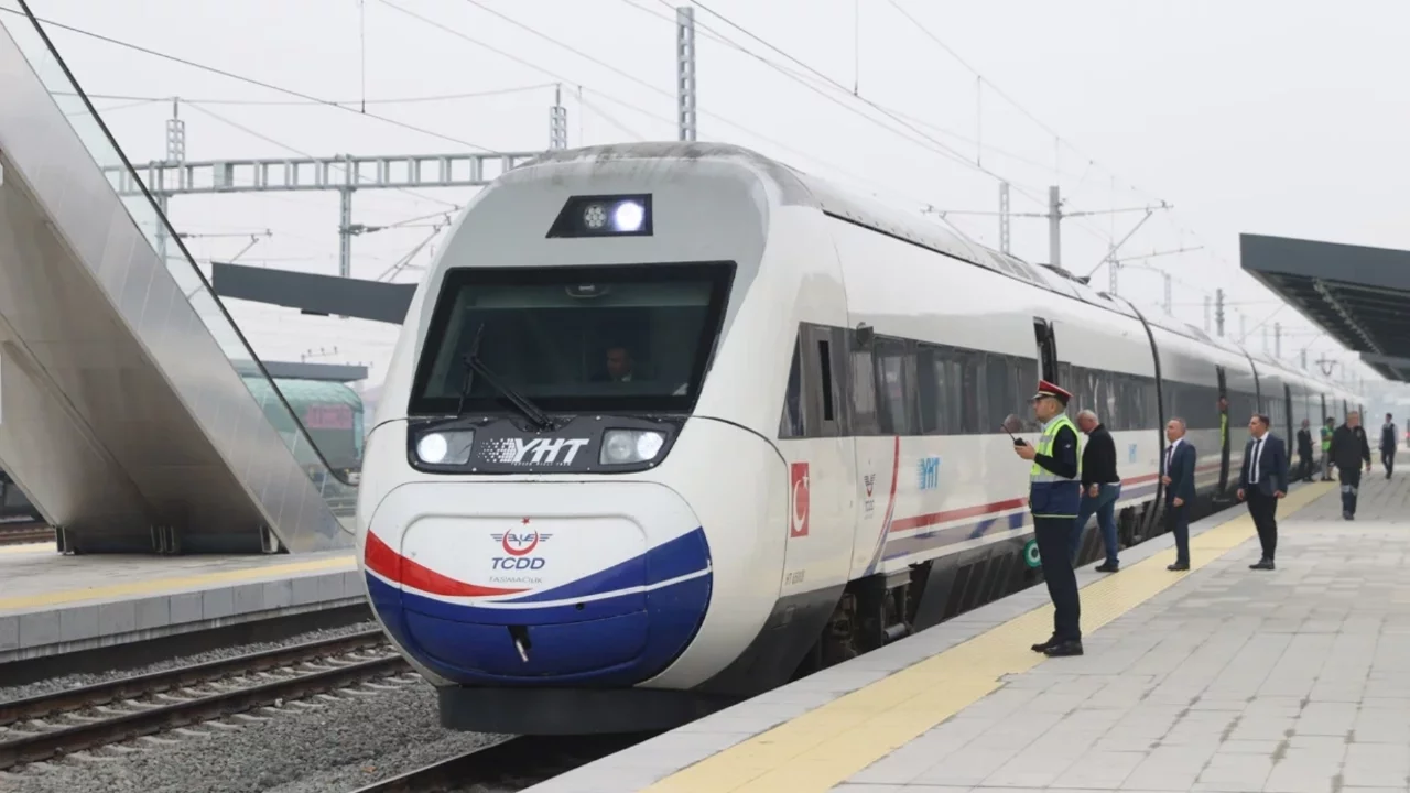 Çerkezköy-Kapıkule Hızlı Tren Hattı'nda ilk yolcu seferleri yapıldı