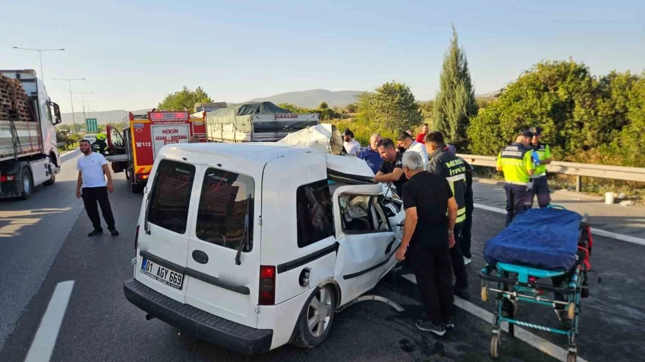 Otomobil çekiciye arkadan çarptı: 2 ölü, 1 yaralı