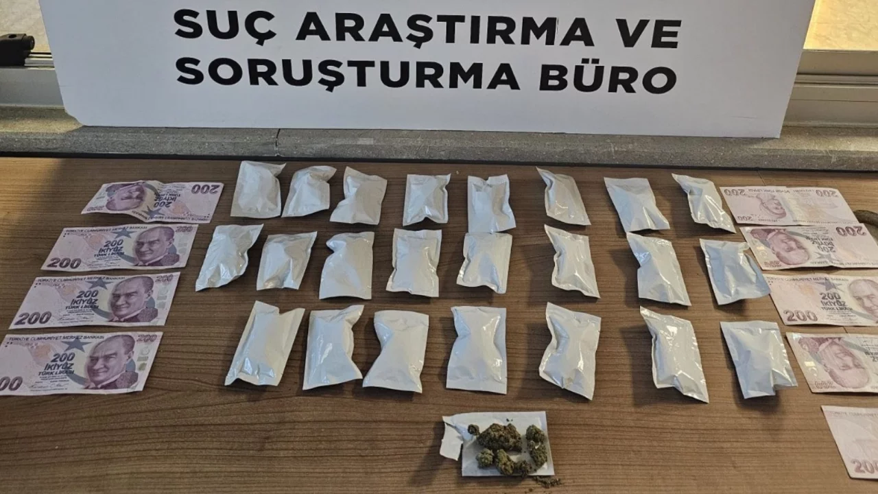 İstanbul'da otomobilin gizli bölmesinde uyuşturucu ele geçirildi