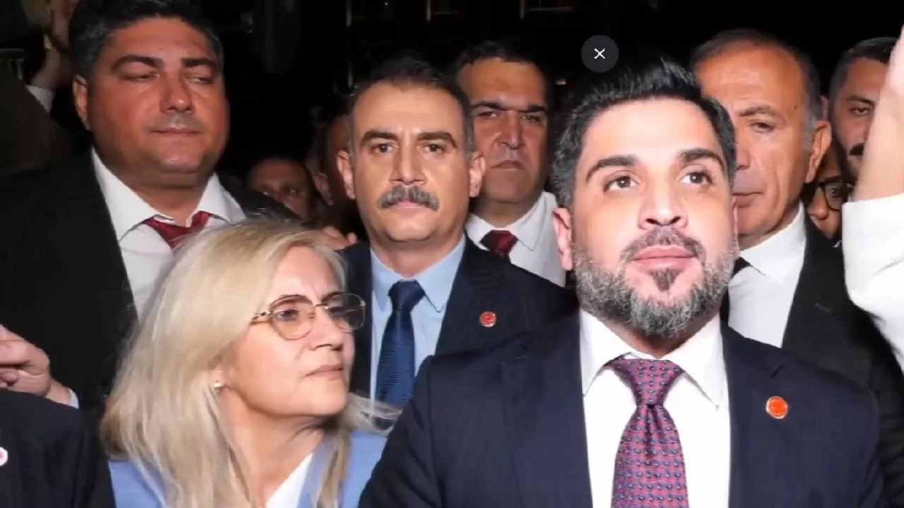 Eyüpsultan Belediye Başkanvekili Parlak: "5 tane arkadaşımız tehditle o tarafa oy vermek zorunda ...